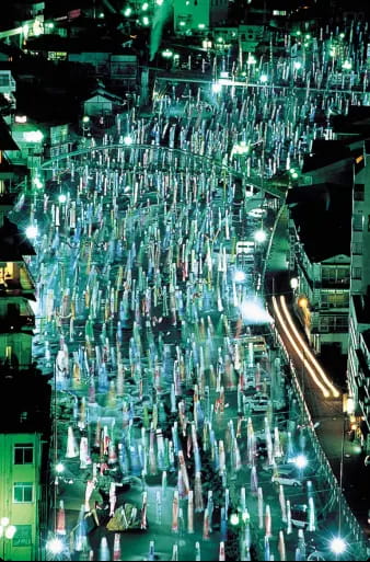 杖立温泉鯉のぼり祭りの風景