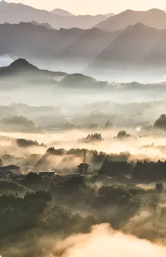 山々と朝霧